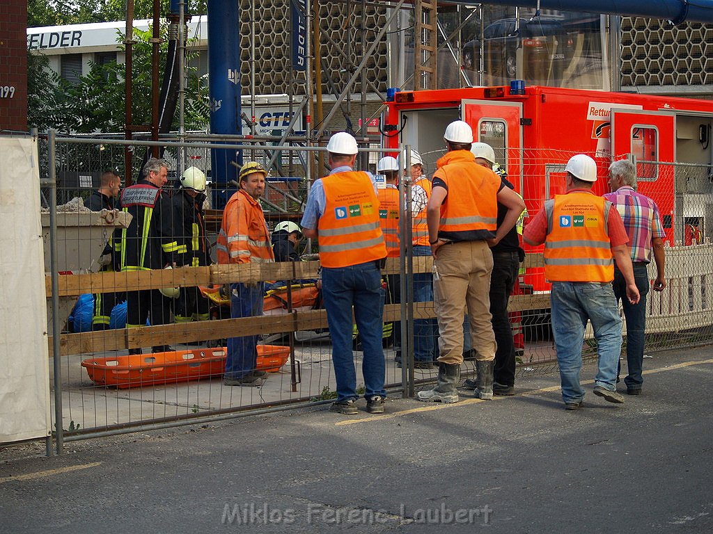 Arbeiter abgestuerzt Koeln Severinstr nahe Einsturzstelle Archiv P51.JPG